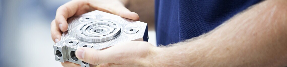 Feinbearbeiter Metall (m/w/d), 1. Bild